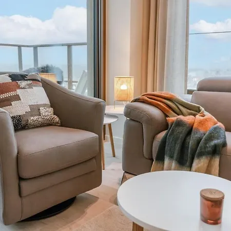 Huswell - With Fantastic View, Terrace And Parking *