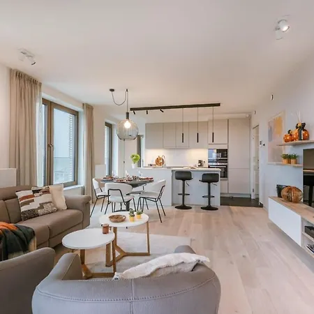 Huswell - With Fantastic View, Terrace And Parking Apartment *